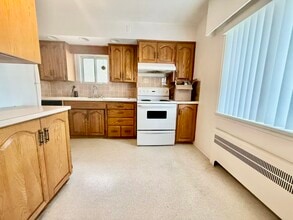 127 Street - 1 St in Vancouver, BC - Building Photo - Building Photo