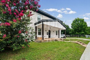 2005 Wesley St in Greenville, TX - Building Photo