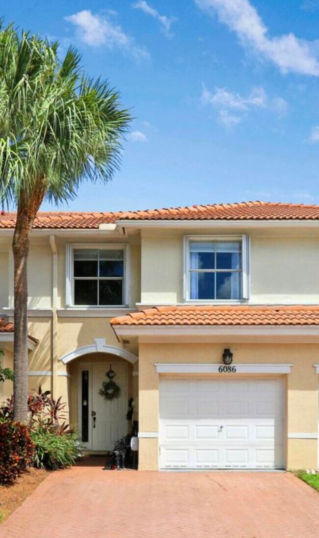 property at 6086 Seminole Gardens Cir