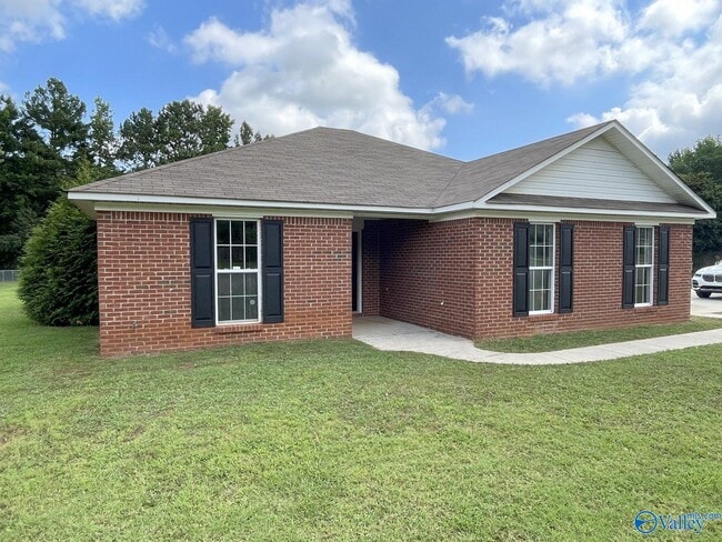 100 Brook Glen Dr in Hazel Green, AL - Foto de edificio - Building Photo