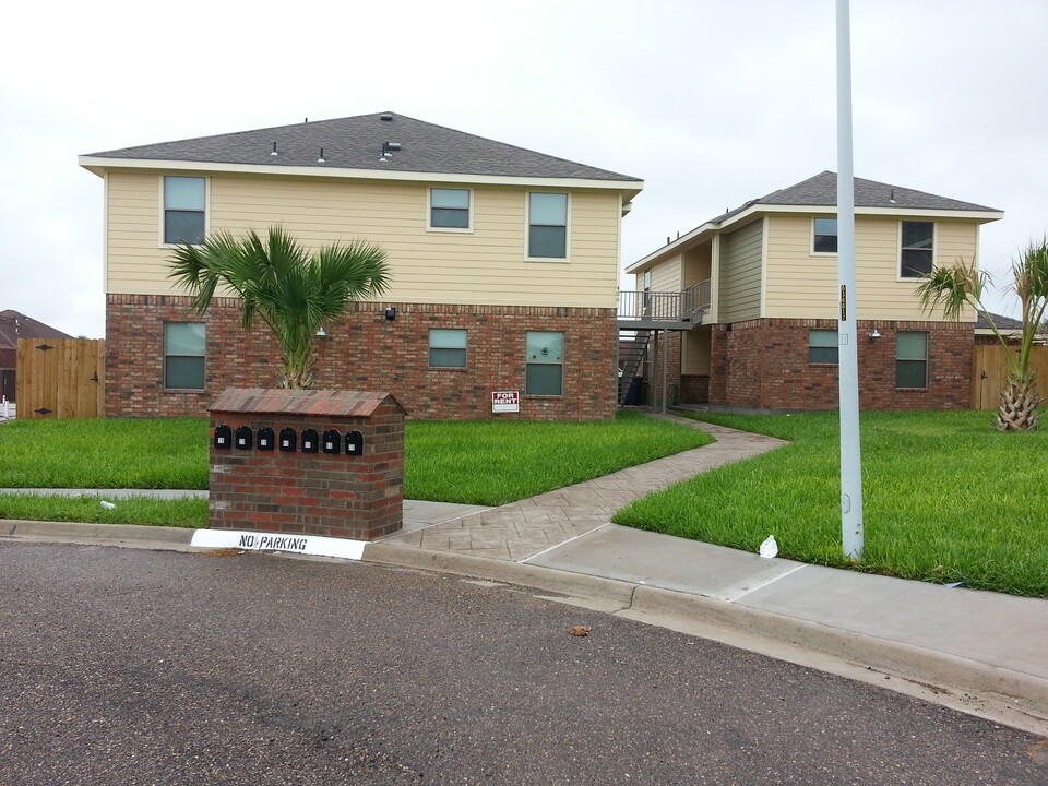 406 E 3rd St, Unit 70 in La Joya, TX - Building Photo