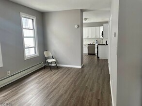 458 Livingston St, Unit 1 in Elizabeth, NJ - Building Photo - Building Photo