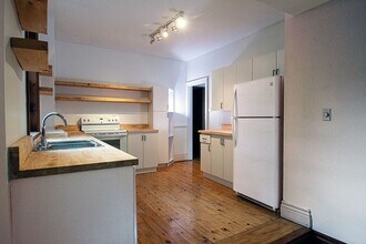 19 Melgund Rd in Toronto, ON - Building Photo - Building Photo