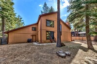 2211 Lupine Trail in South Lake Tahoe, CA - Foto de edificio - Building Photo