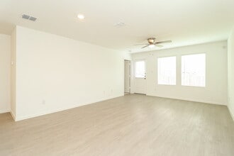 118 Willow Wy in Wilmer, TX - Foto de edificio - Building Photo