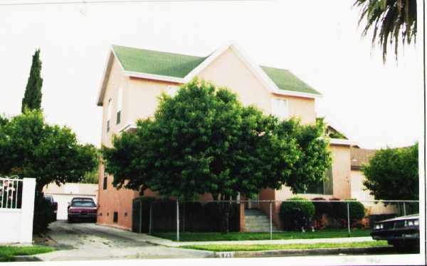 825-8251/2 E 3rd St in Santa Ana, CA - Building Photo