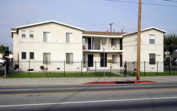 10803 S Figueroa St in Los Angeles, CA - Building Photo - Building Photo