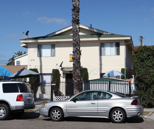 4258 37th St in San Diego, CA - Foto de edificio - Building Photo