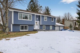 4 Millard Cir in Monroe, NY - Building Photo - Building Photo