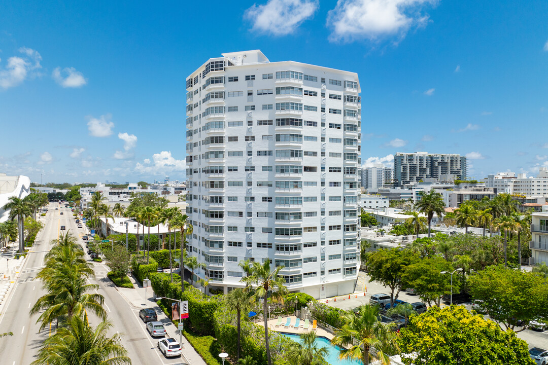 Octagon Towers in Miami Beach, FL - Building Photo