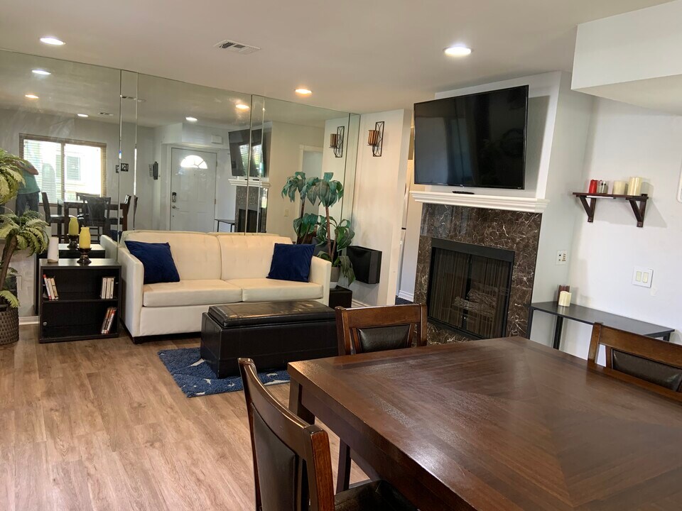 10628 Dabney Dr, Unit 165 in San Diego, CA - Building Photo