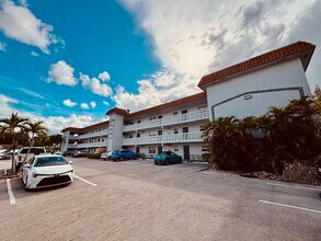 1400 NE 57th St, Unit Casa Del Sol in Fort Lauderdale, FL - Foto de edificio - Building Photo