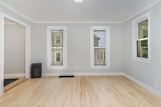 25 Summit St in Fairport, NY - Foto de edificio - Building Photo