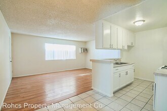 14831 Delano St in Los Angeles, CA - Building Photo - Building Photo