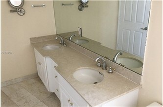 3370 Hidden Bay Dr-Unit -510 in Aventura, FL - Building Photo - Building Photo