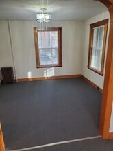 374 Broad St in Bristol, CT - Foto de edificio - Building Photo