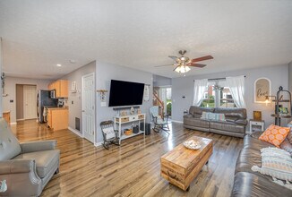 451 Indian Lake Dr in Maineville, OH - Building Photo - Building Photo