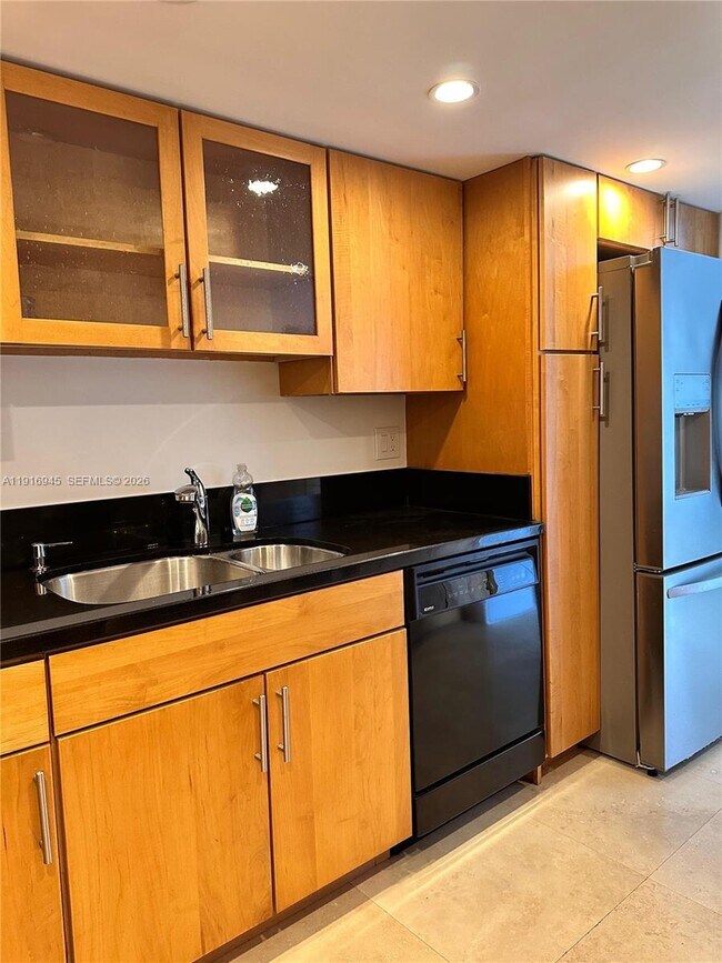 2333 Brickell Ave in Miami, FL - Building Photo - Building Photo