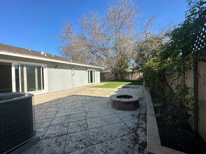 3094 Yellowstone Dr in Costa Mesa, CA - Building Photo - Building Photo