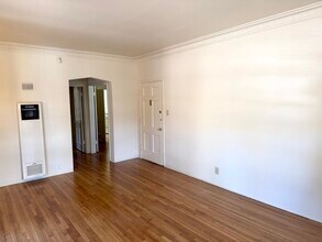 5408 1/2 Franklin Ave, Unit Franklin 1bd in Los Angeles, CA - Foto de edificio - Building Photo