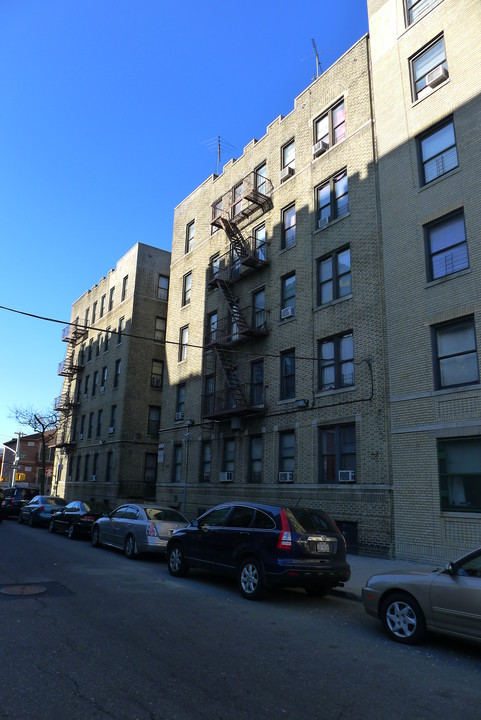 4053-55 Carpenter Ave in Bronx, NY - Foto de edificio