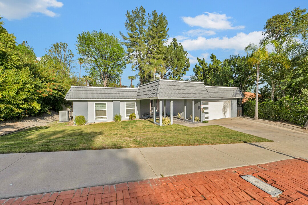5352 Orrville Ave in Woodland Hills, CA - Building Photo