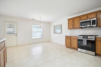 15627 Haleys Landing Ln in Houston, TX - Foto de edificio - Building Photo