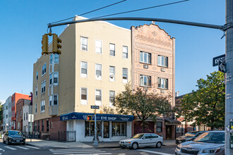 282 Driggs Ave in Brooklyn, NY - Foto de edificio - Building Photo