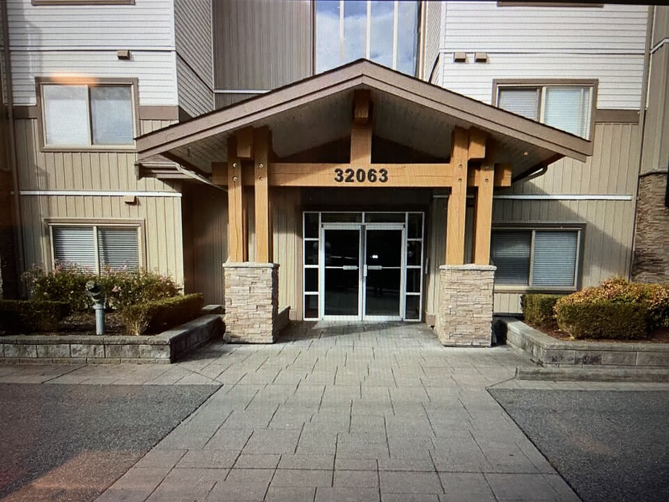 111-32063 Mt Waddington Av in Abbotsford, BC - Building Photo