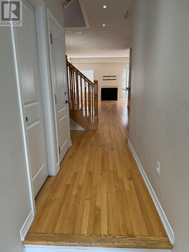 74 Lloyd Cres in Brampton, ON - Building Photo - Building Photo