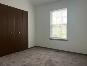 295 Holiday Ln in Hainesville, IL - Building Photo - Building Photo