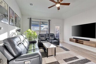 8607 Cottage Rose Dr in Austin, TX - Building Photo - Building Photo