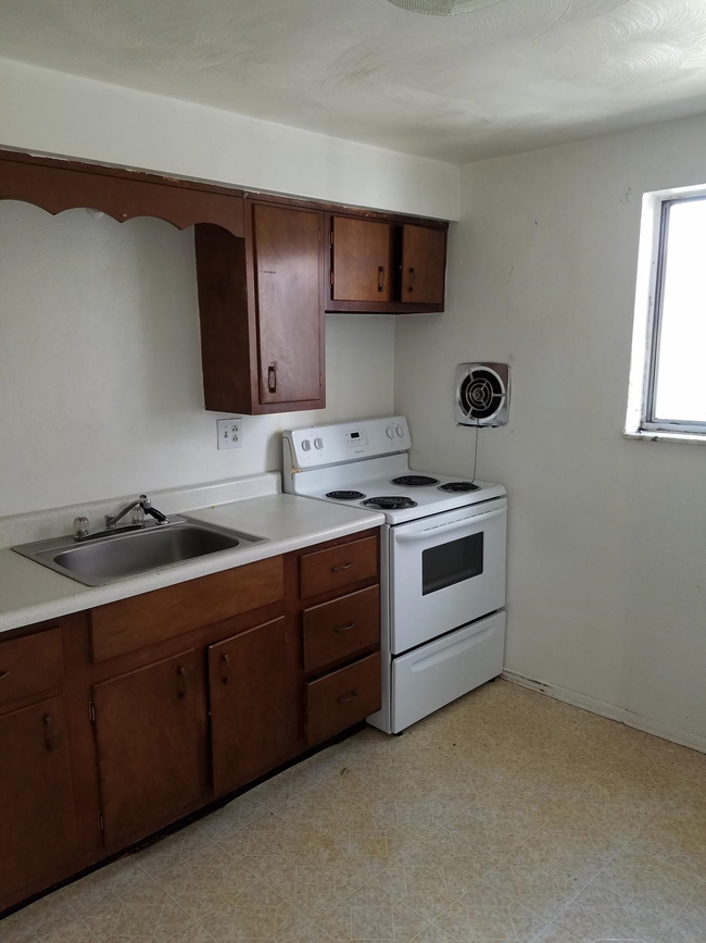 6 Unit in Derry PA in Derry, PA - Building Photo - Building Photo