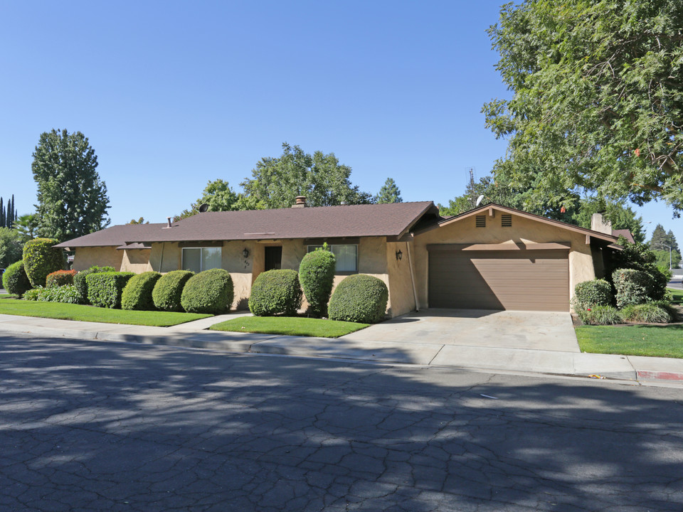 University Barstow in Clovis, CA - Building Photo