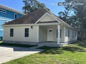 425 S Hollywood Dr in Surfside Beach, SC - Building Photo