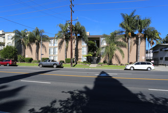 Linden Terrace Apartments in Van Nuys, CA - Building Photo - Building Photo