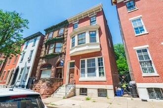 2125 Spring Garden St in Philadelphia, PA - Building Photo - Building Photo