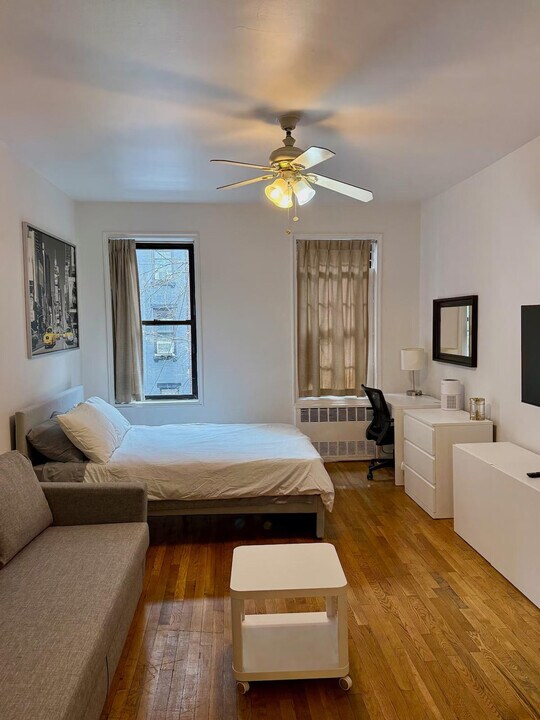 1545 1st Ave in New York, NY - Building Photo