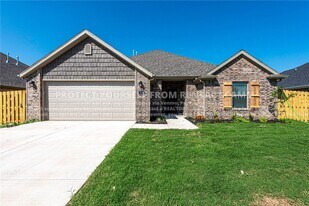 520 Aster St in Centerton, AR - Building Photo