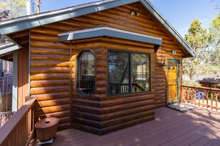 790 Highland Ln in Sugarloaf, CA - Building Photo