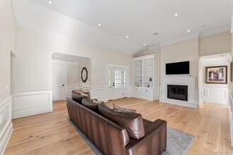 275 Mill Rd in Westhampton Beach, NY - Building Photo - Building Photo