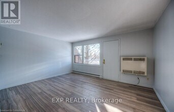 1200-1200 Courtland Ave E in Kitchener, ON - Building Photo - Building Photo