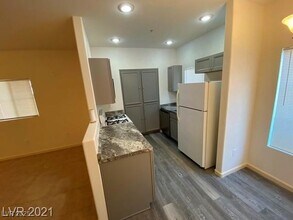 1311 Red Gable Ln in Las Vegas, NV - Building Photo - Building Photo