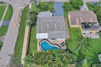 2101 N 15th Ave in Hollywood, FL - Building Photo - Building Photo