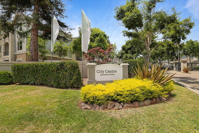 City Centre in Hayward, CA - Foto de edificio - Building Photo