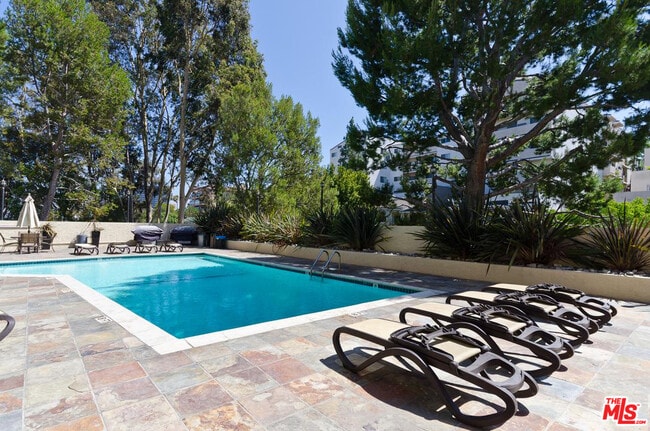 10982 Roebling Ave in Los Angeles, CA - Building Photo - Building Photo