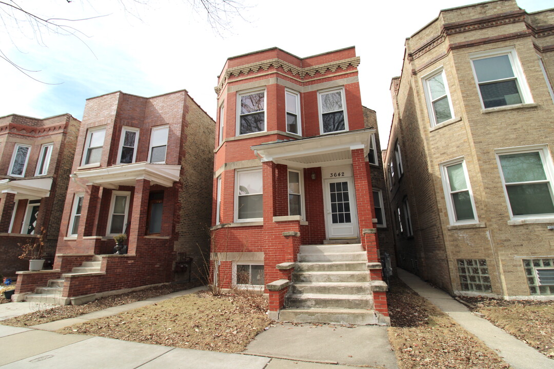 3642 N Albany Ave, Unit 2 in Chicago, IL - Building Photo