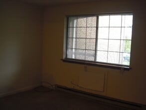 150 Mark Ln in Waterbury, CT - Building Photo - Building Photo