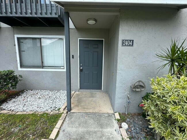 2404 Seaside Dr in Greenacres, FL - Building Photo - Building Photo