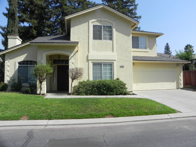 10696 N Lighthouse Dr in Fresno, CA - Building Photo - Building Photo